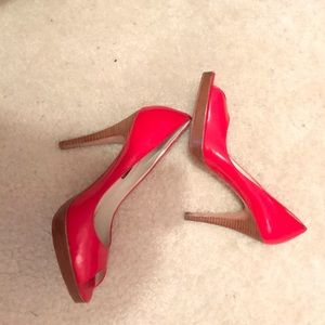 Red patent leather peep-toe w/ wood heel &platform